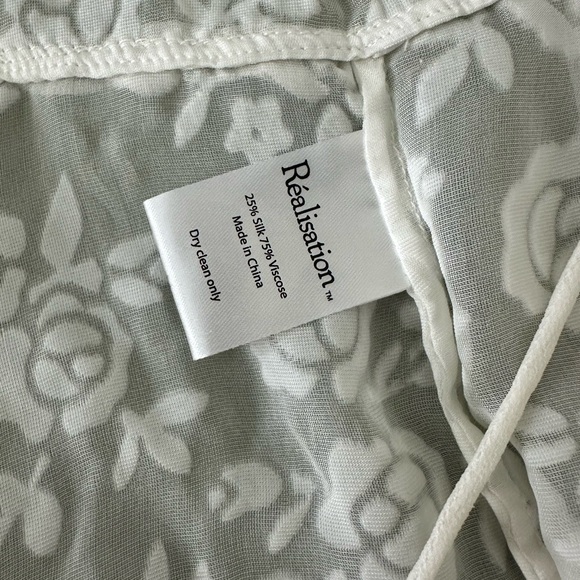 Réalisation Floral White Cardigan - Picture 3 of 6